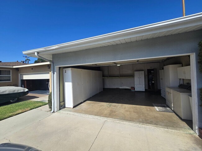 Foto del edificio - Spacious Single Family Home in Garden Grove for Lease