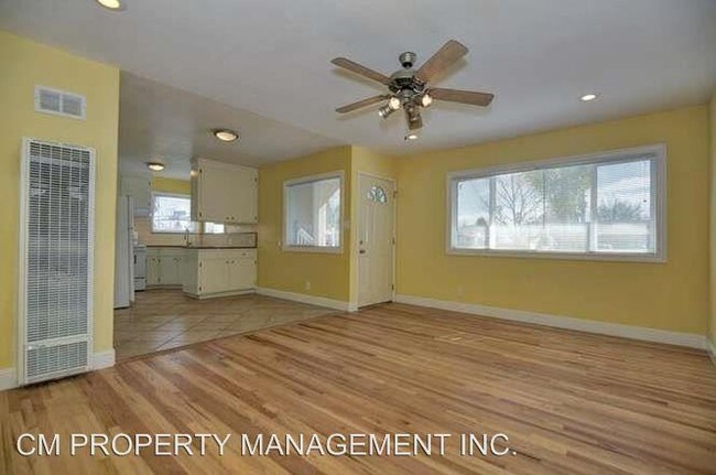 Building Photo - 4545 Moorpark Ave
