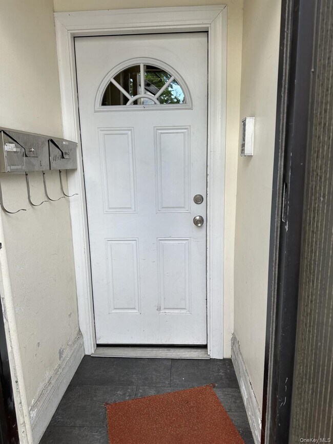 Foto del edificio - 117 Plandome Rd