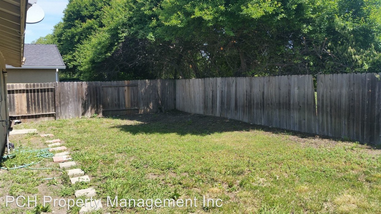 Foto del edificio - 7845 Deerglen Way