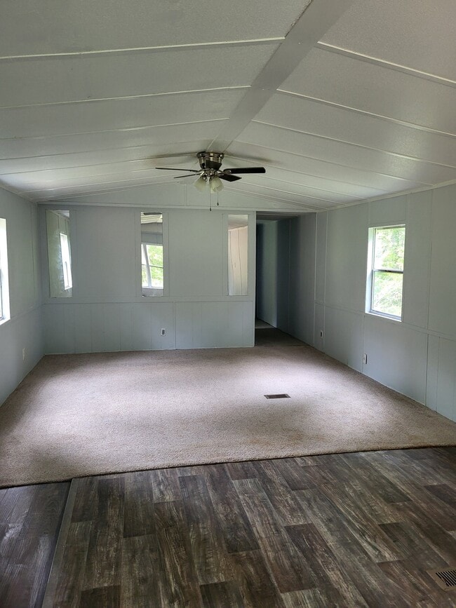 Building Photo - 196 Phoenix Dr