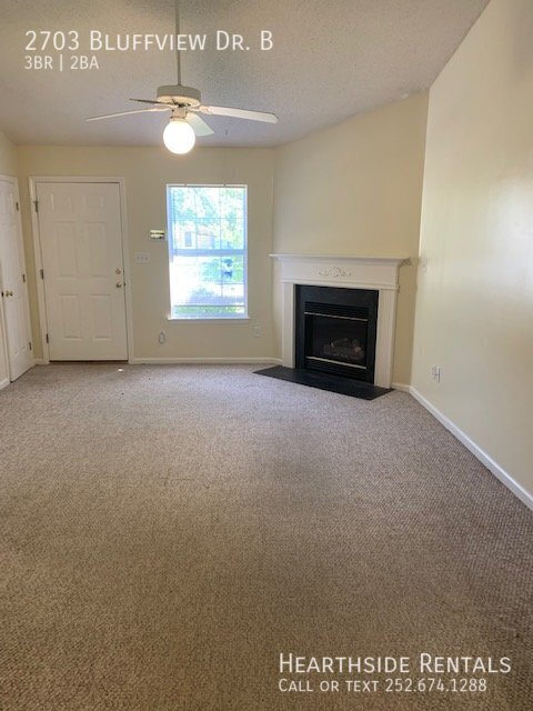 Foto del edificio - 2703 Bluff View Dr