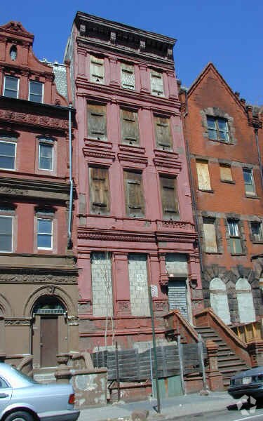 Primary Photo - 2066 Fifth Ave