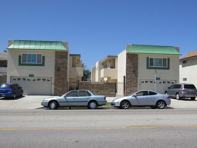 Building Photo - 1741 Centinela Ave