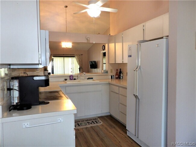 Building Photo - 470 Siesta Terrace