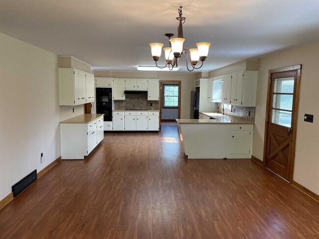 Building Photo - 755 Fiddlers Bridge Rd