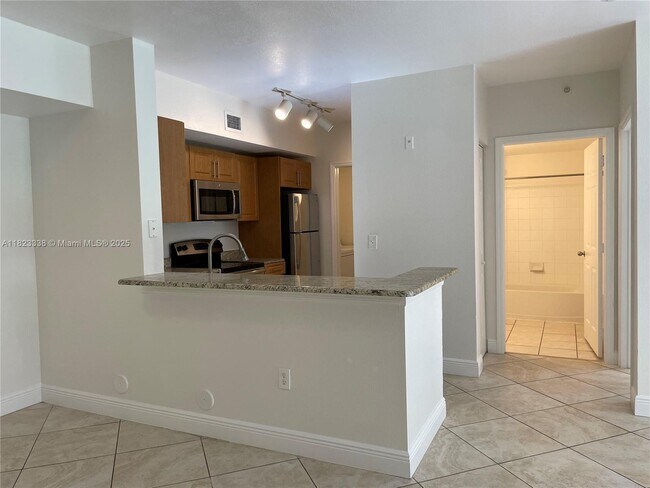 Foto del edificio - 2586 Centergate Dr