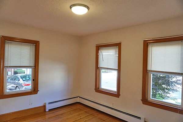 Building Photo - 252 River St