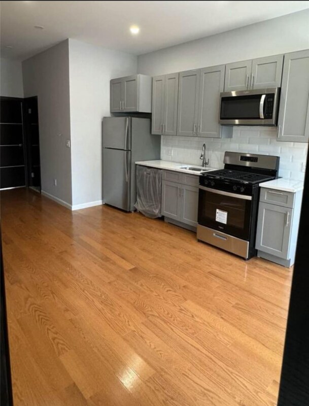 Foto principal - 381 Jerome St