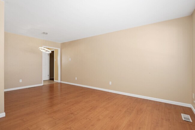 Building Photo - Single Family Home in Florissant (3 Bed/2 ...