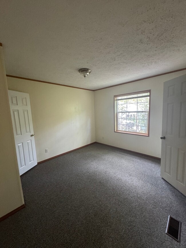 Building Photo - 629 Gunters Hill Rd