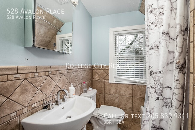 Foto del edificio - 528 Avalon Pl