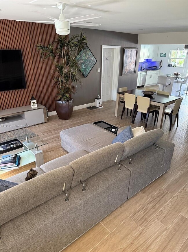 Building Photo - 1637 SE 1st St