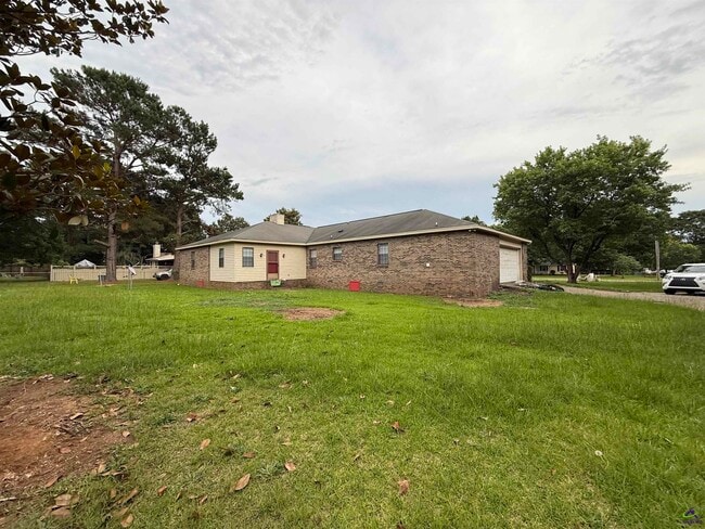 Building Photo - 118 S Springs Dr