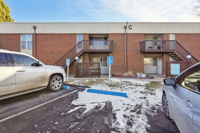 Foto del edificio - Updated 1 BR/1 BA Condo Great Location!