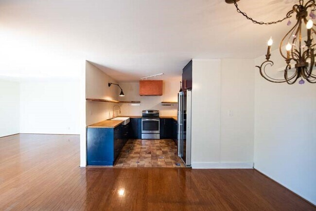 Building Photo - Lovely Long Beach 2 Bedroom~