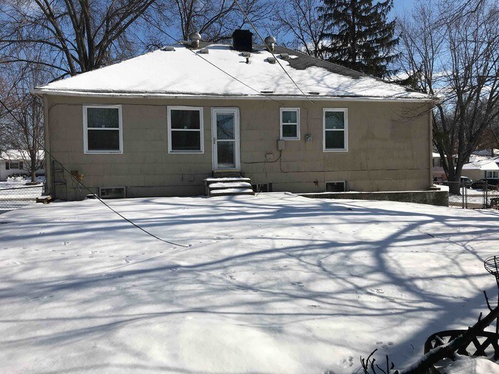 Primary Photo - 6606 N Wayne Ave