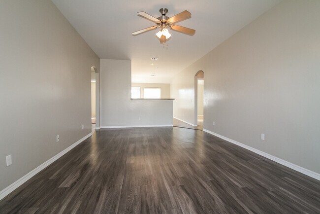 Building Photo - Inviting 4 bed 2 bath home!