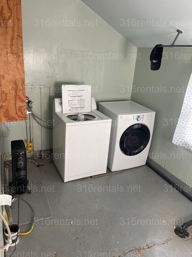 Building Photo - $850 - 2 bed 1 bath - Single Family Home