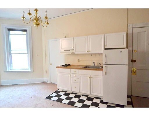 Primary Photo - 301 Newbury St