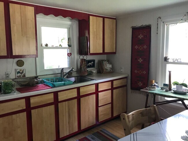 Photo - Large Four Bedroom Farmhouse in Chelsea! |...