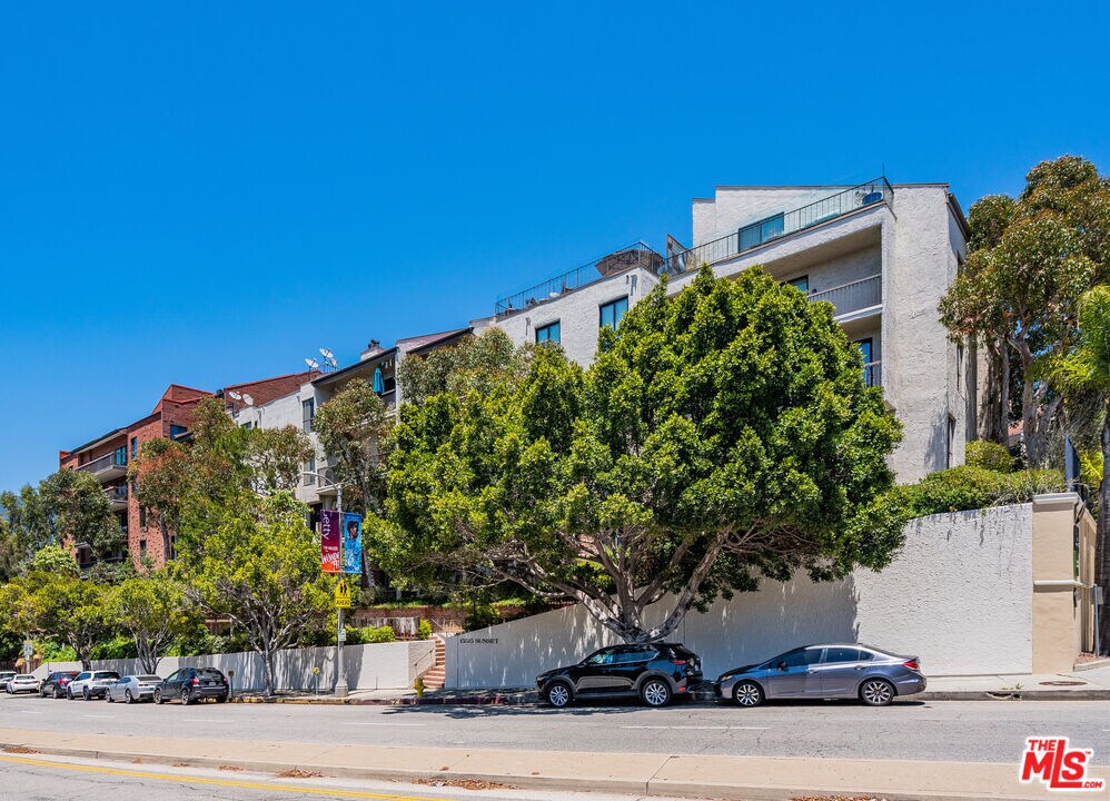 Foto principal - 15515 W Sunset Blvd