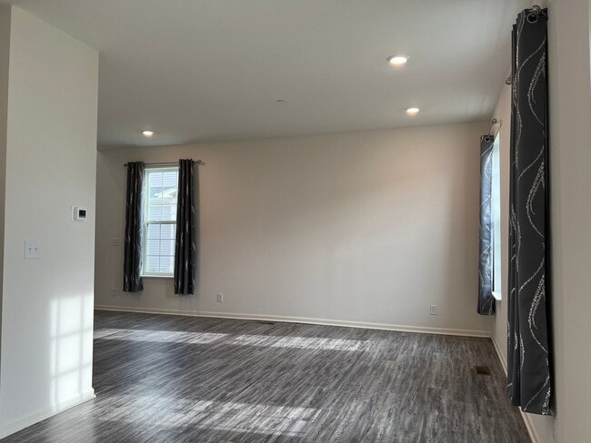 Foto del edificio - 1231 Hawk Hollow Dr