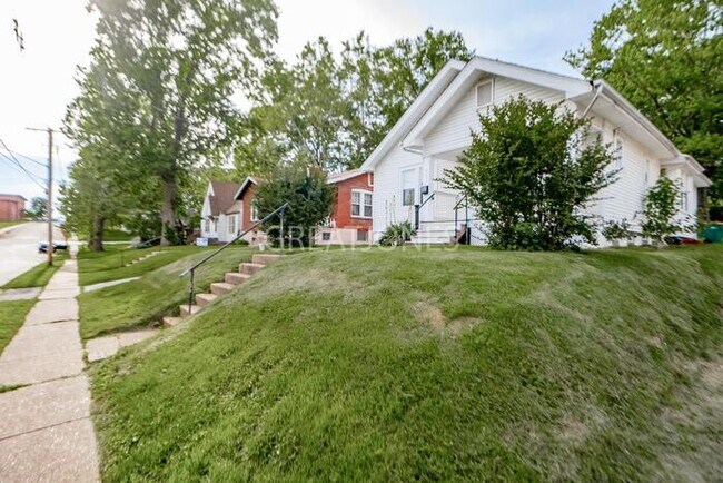 Building Photo - 8621 Forest Ave