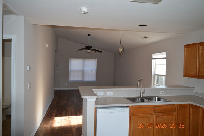 Foto del edificio - 869 Silvercrest Dr