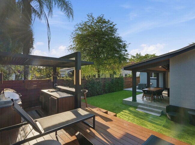 Foto del edificio - 4628 SW 10th St