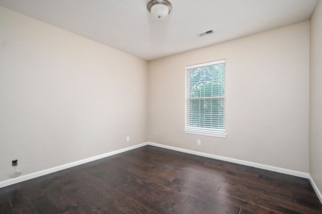 Building Photo - 1403 W Maplewood St