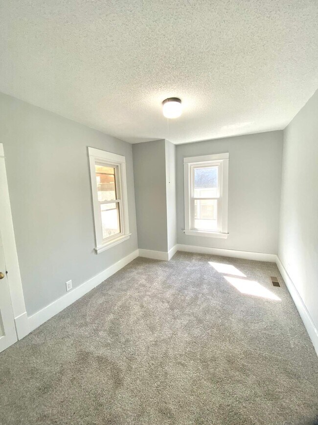 Foto del edificio - 1032 Wakefield Ave