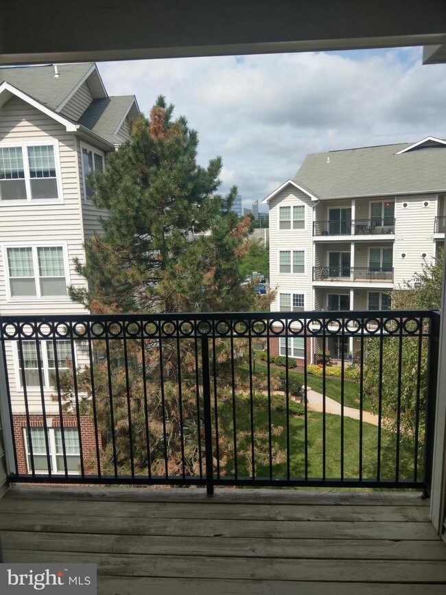 Building Photo - 1580 Spring Gate Dr