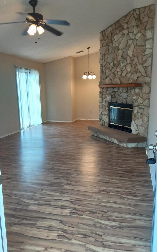 Building Photo - 10160 Geni Hill Cir N