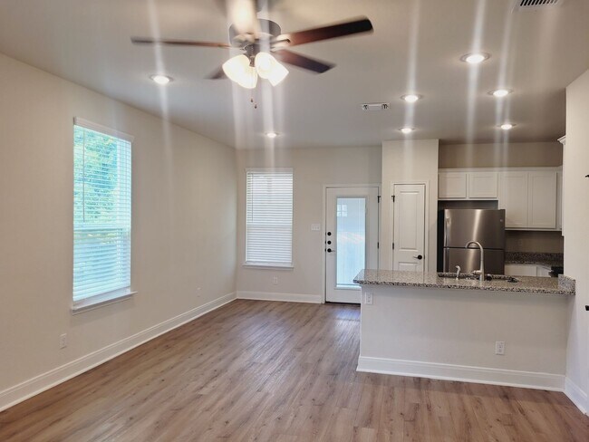 Foto del edificio - 2523 Lynwood Bnd