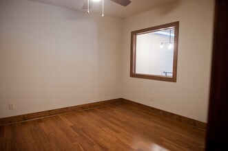 Building Photo - 515 W McDaniel St