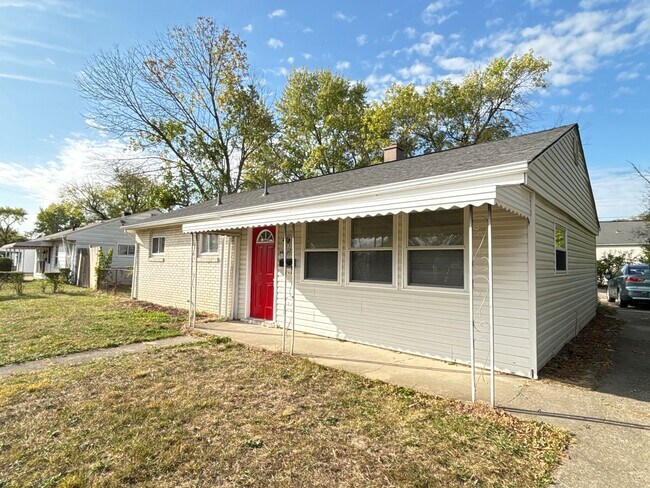 Building Photo - Highview Hills Home: New Year, New Home: 5...