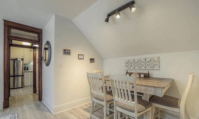 Building Photo - 3784 Washington St