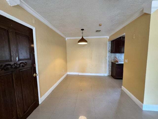 Building Photo - 867 Caroline Cir