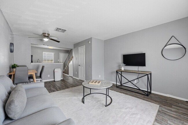 Foto del edificio - 432 W Pioneer Pkwy