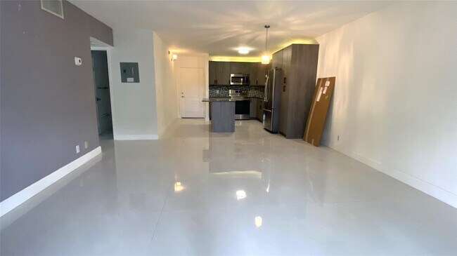 Building Photo - 770 SE 2nd Ave