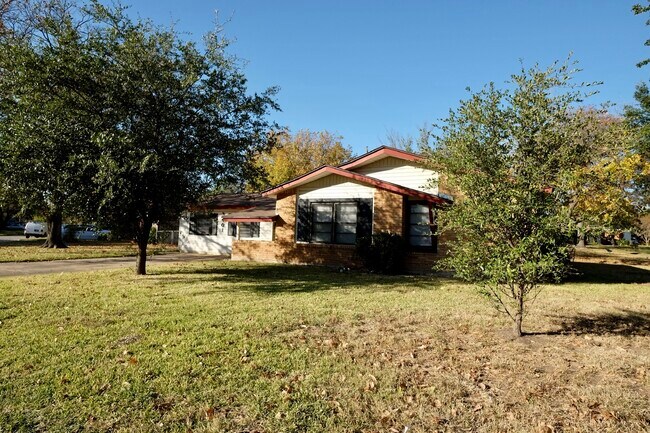 Foto del edificio - 3401 Princeton Dr