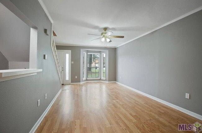 Living room from kitchen - 426 Longwood Ct