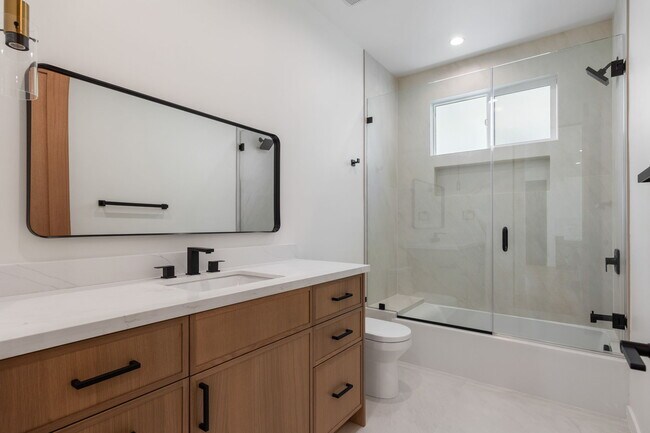 Foto del edificio - 21824 Cohasset St