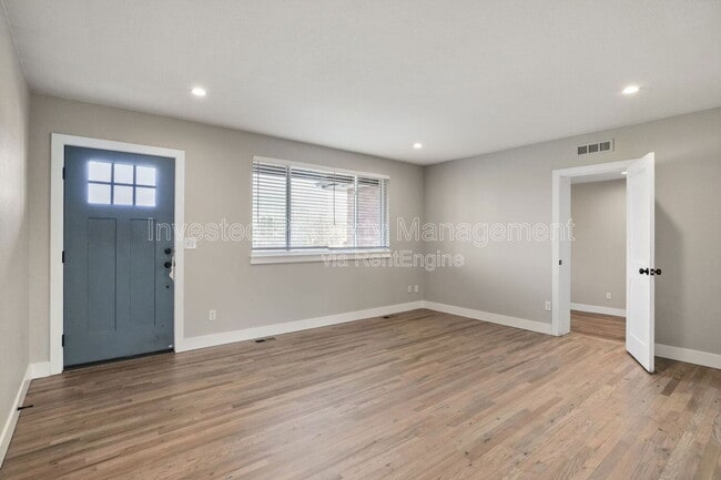 Foto del edificio - 3230 Elm St