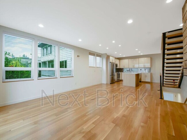 Foto del edificio - 2043 13th Ave W
