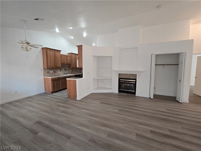 Foto del edificio - 1612 N Torrey Pines Dr