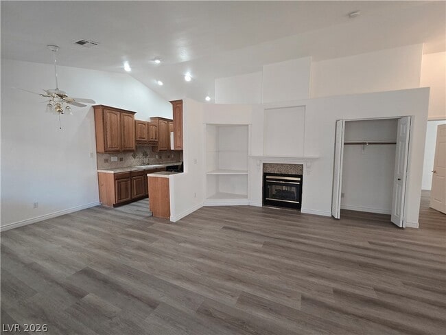 Building Photo - 1612 N Torrey Pines Dr