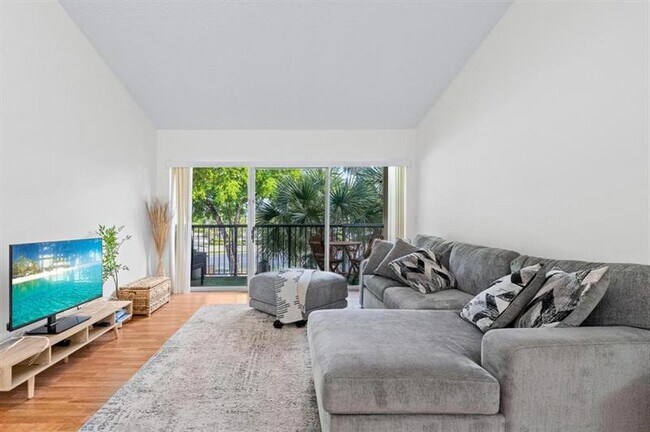 Foto del edificio - 8851 Wiles Rd