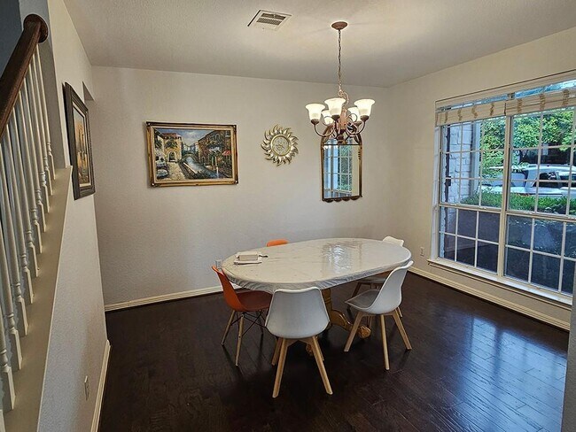 Foto del edificio - 1549 Homewood Cir